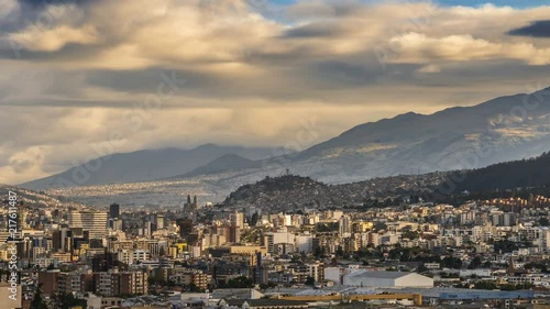 timelapse di quito al tramonto