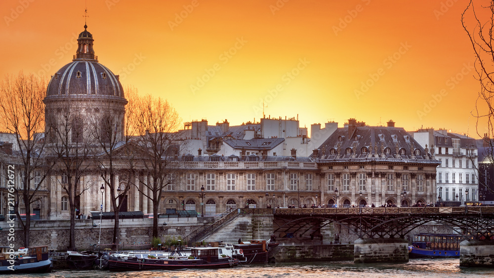 Fototapeta premium Académie française à Paris, le soir