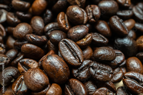 close up roasted coffee beans on wood background