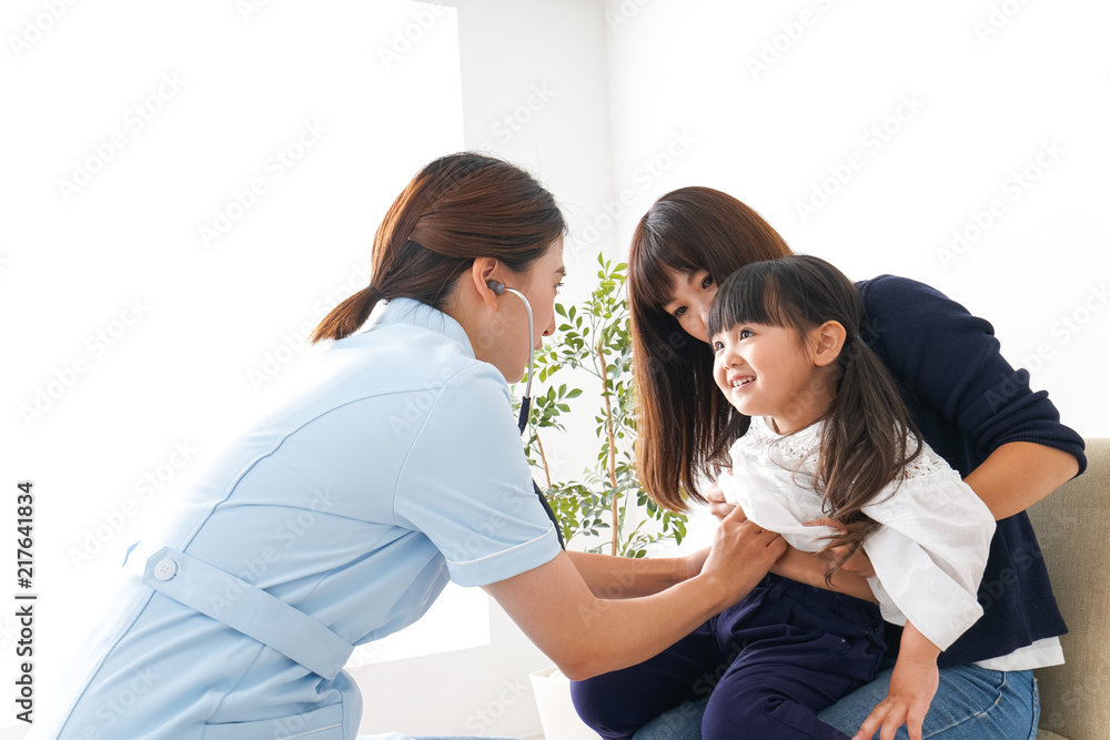 予防接種を受ける子ども 予防接種を受ける子ども