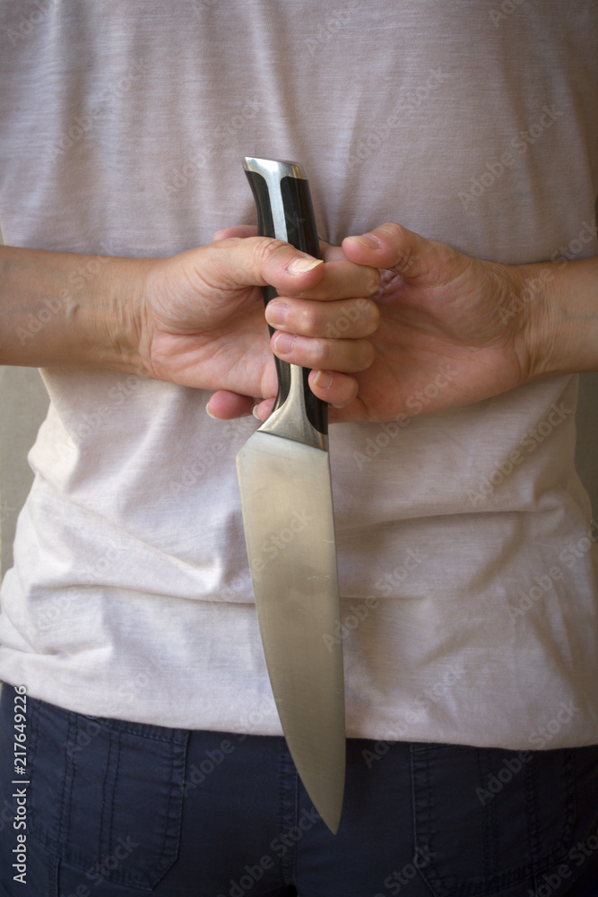 couteau caché dans le dos Stock Photo | Adobe Stock