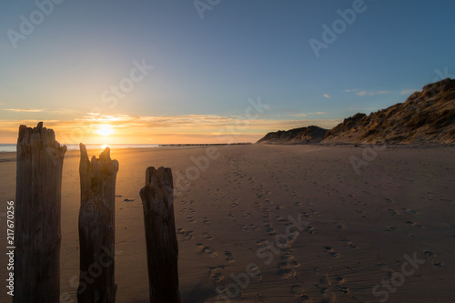 Küstenlandschaft, Sonnenuntergang im Gegenlicht, Zeeland, Niederlande