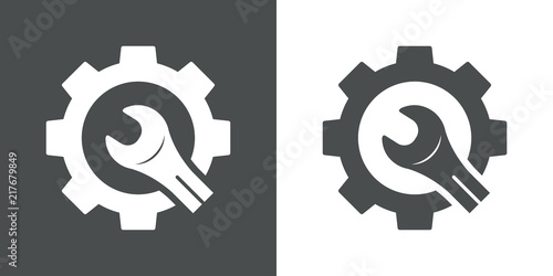 Icono plano engranaje con llave cortada en gris y blanco