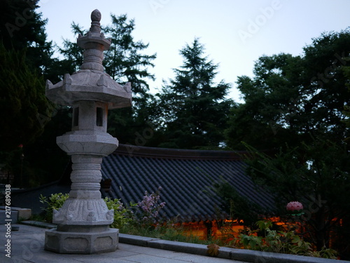 Fototapeta Naklejka Na Ścianę i Meble -  한국 절의 석등