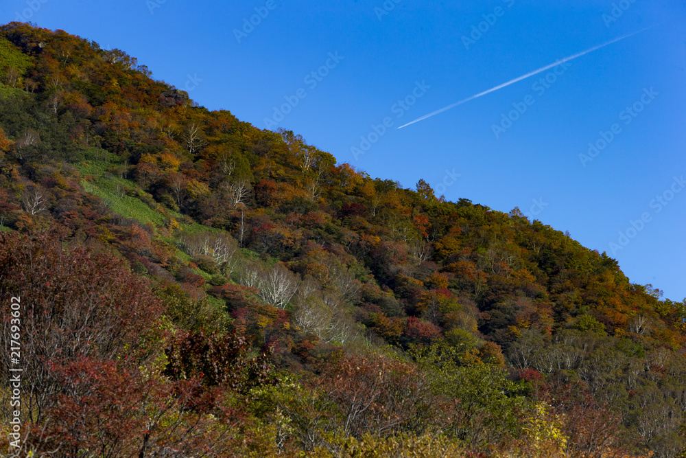 那須岳の紅葉と飛行機雲#1
