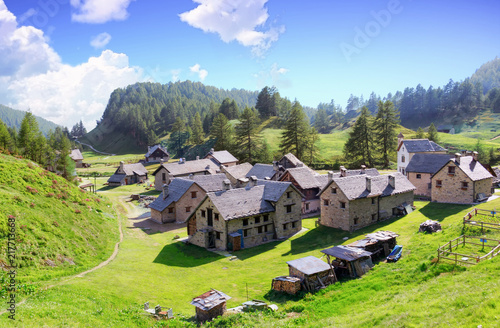 Piccolo villaggio sulle alpi photo