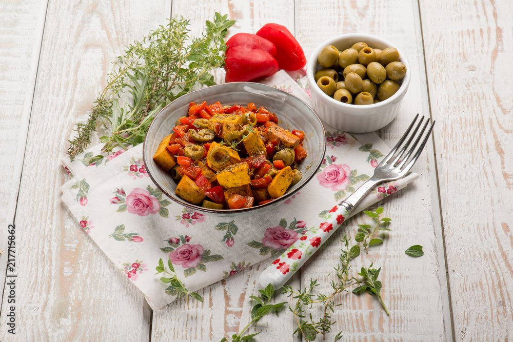 tofu  with tomatoes capsicum and green olives