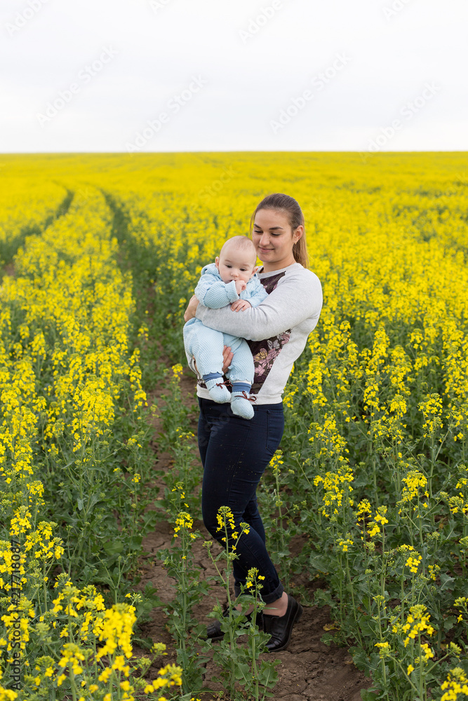 Fototapeta premium Happy mother with the child in the field 