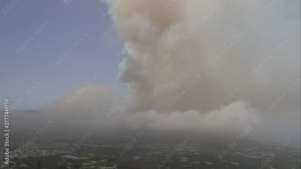 Brand in Europa/ Rauchwolke über der Stadt Brand in Europa/ Rauchwolke über der Stadt