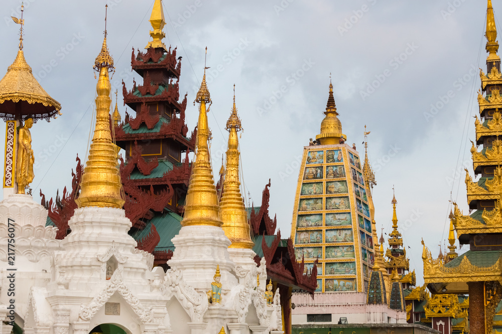 Fototapeta premium Shwedagon Pagoda, Yangon, Myanmar