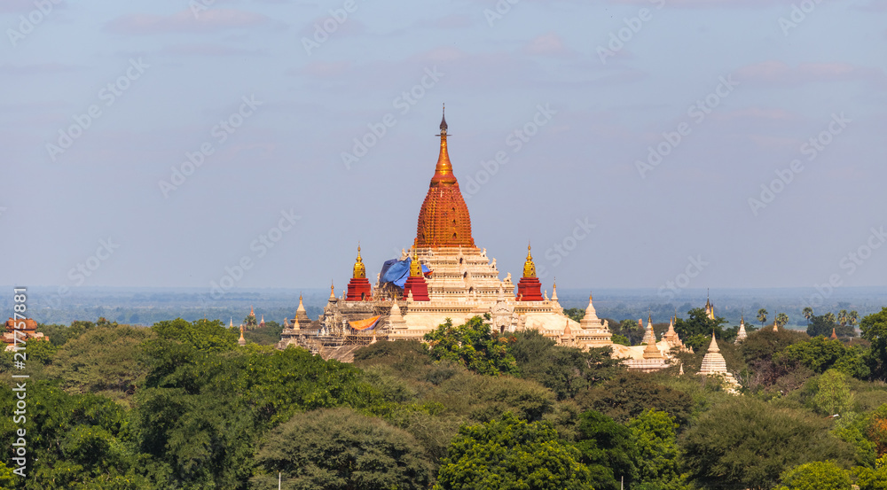 Naklejka premium Ananda temple in old Bagan area, Myanmar