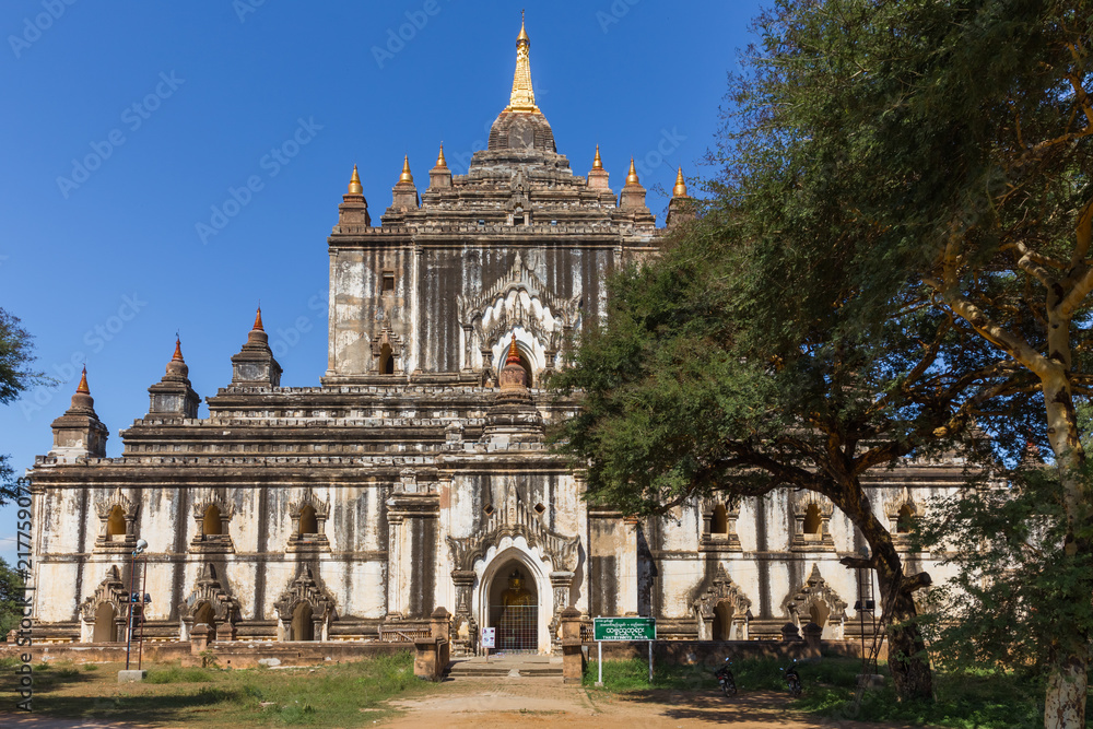 Naklejka premium Thatbyinnyu Temple, in famous Bagan in Myanmar