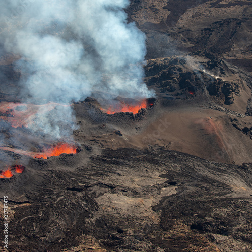 Eruption du volcan de la Fournaise    la R  union en avril 2018