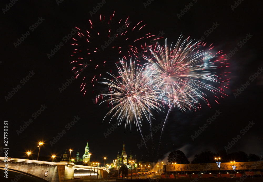 Fototapeta premium Festive fireworks over the Moscow Kremlin, Russia