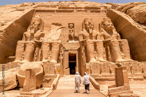 Fotografie Statues in front of Abu Simbel temple in Aswan Egypt, Africa