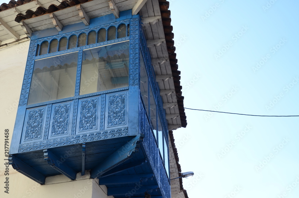 Balcone blu decorato in Cusco ombelico del mondo