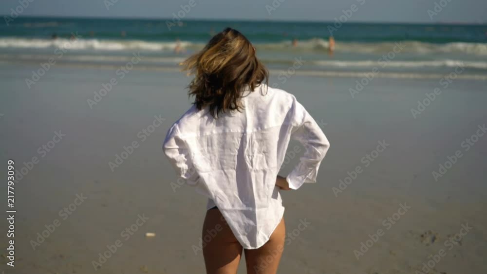 Young woman admire view standing on beach
Young woman admire view standing on beach