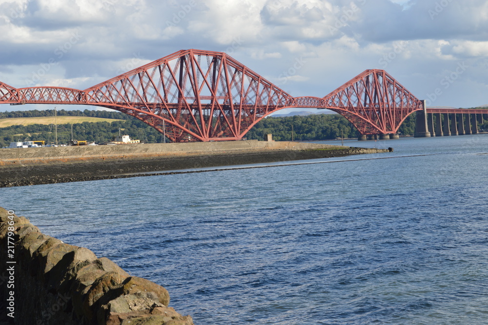 Obraz premium The Forth Rail Bridge over the Firth of Forth connecting Edinburgh to Fife, photogrpahed from North Queensferry, Fife