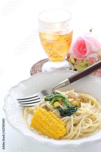 Sweet corn and spinach soup spaghetti