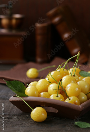 yellow cherry organic berry, healthy food