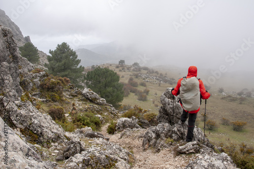 Admirando y caminando entre las montañas © Antonio ciero