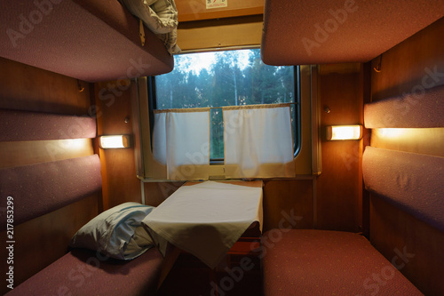 Quadro em tela The compartment of the long-distance train