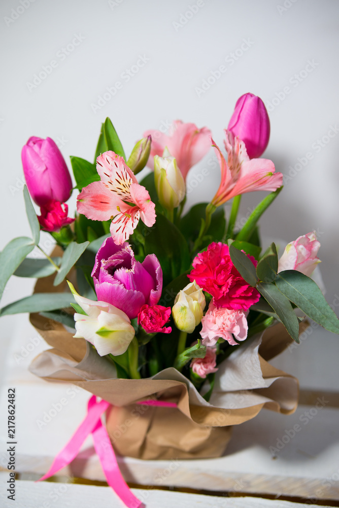 Naklejka premium Chic and bright festive bouquet of flowers