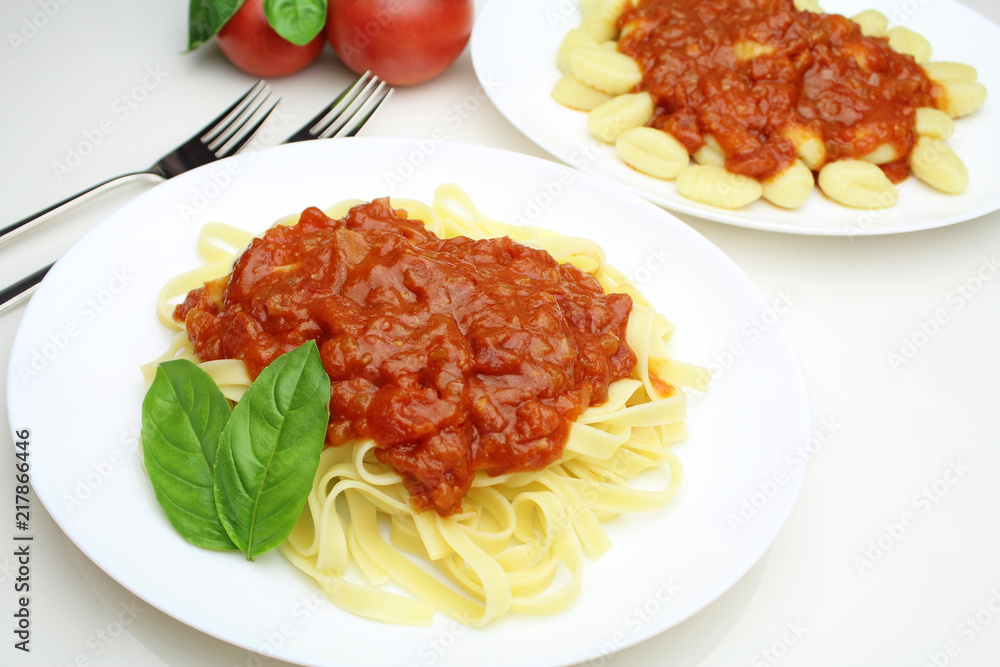 トマトソースのパスタ