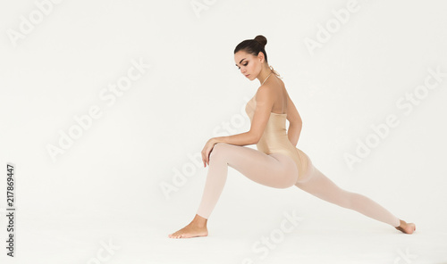 Modern dancer girl warming up © Prostock-studio