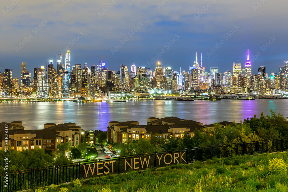 Fototapeta premium West New York City midtown Manhattan skyline panorama view from Boulevard East Old Glory Park over Hudson River at dusk.