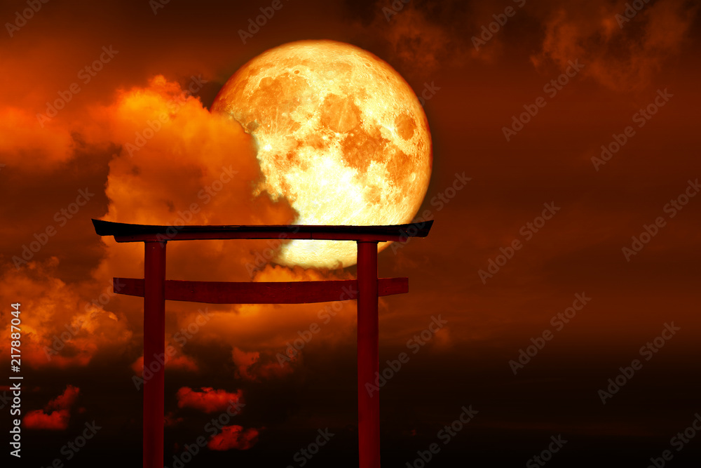 Obraz premium super blood moon silhouette torii wooden Japanese pillar stand on sea night sky