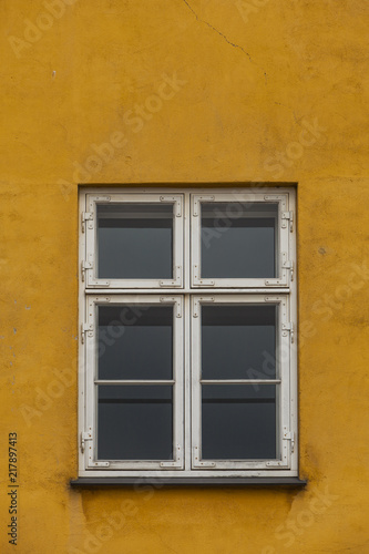 Window on the colorful facade © BGStock72