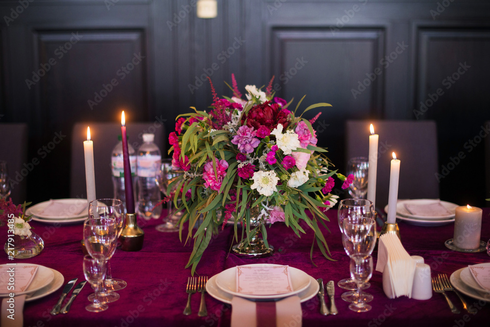 Elegant magenta color velvet table cloth on beautiful wedding table with  dishes, candles and flowers. Restaurant. Wedding decoration concept Stock  Photo | Adobe Stock