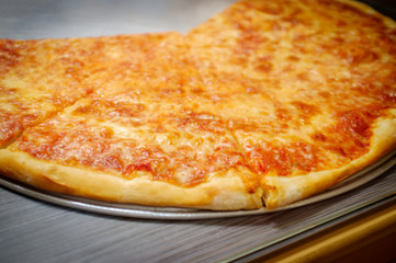 Fototapete Pizzeria New York Style Pizza Pie  © Ezume Images