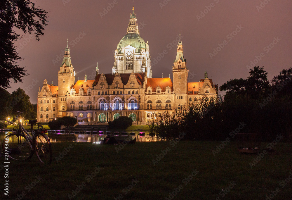 Neues Rathaus in Hannover nachts