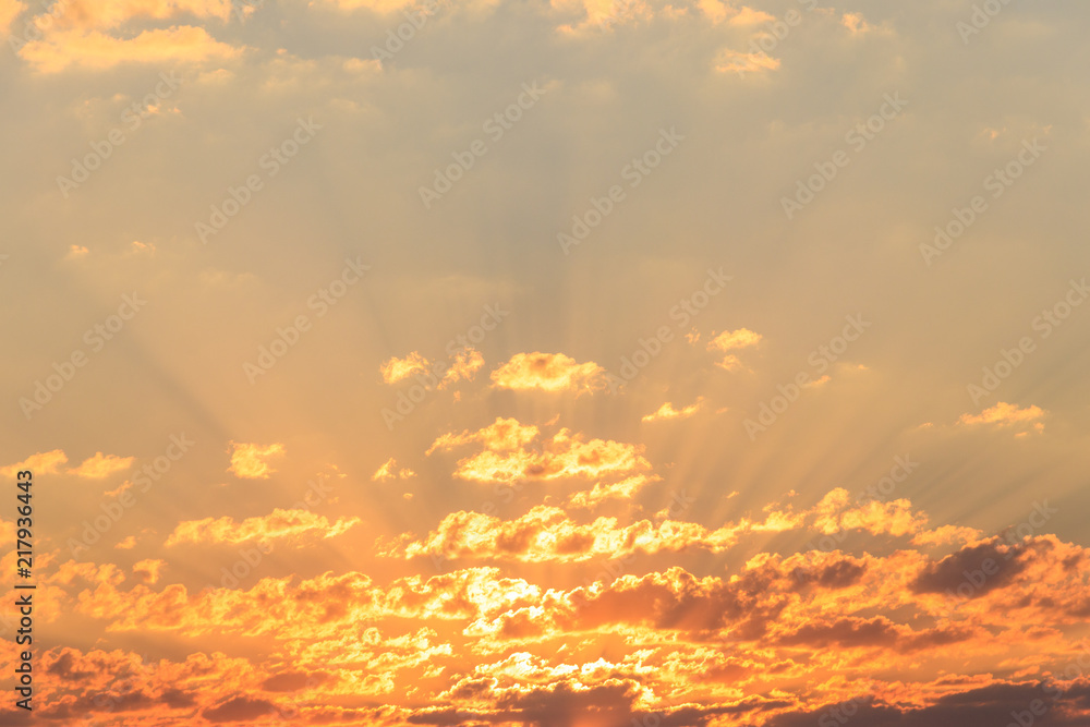 Obraz premium Beautiful orange sunrise sky. Natural background