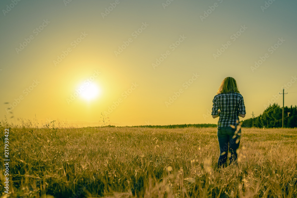 Fototapeta premium Girl wanders into the field