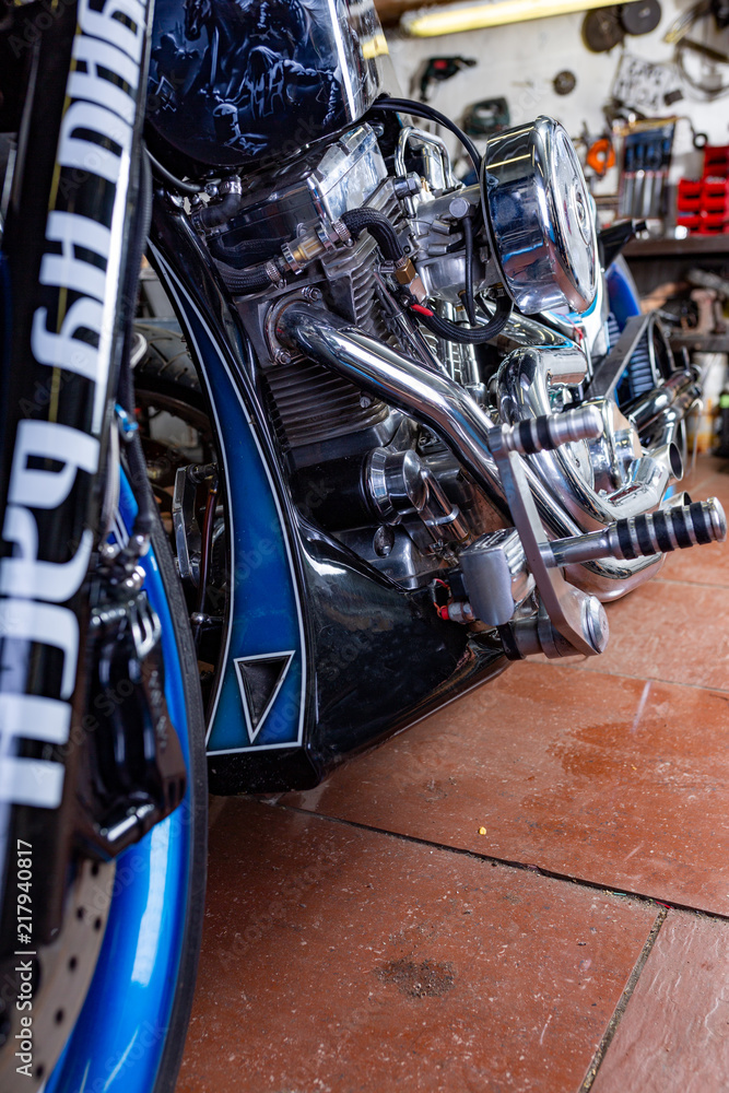 Obraz premium Detail on a modern motorcycle in the workshope. Motorcycle Exhaust. selective focus