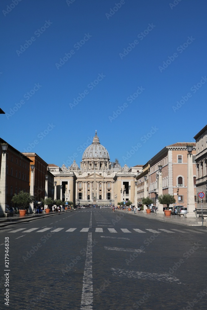 Fototapeta premium Via della Conciliazione to Basilika Sankt Peter at St. Peter's Square in Rome, Italy