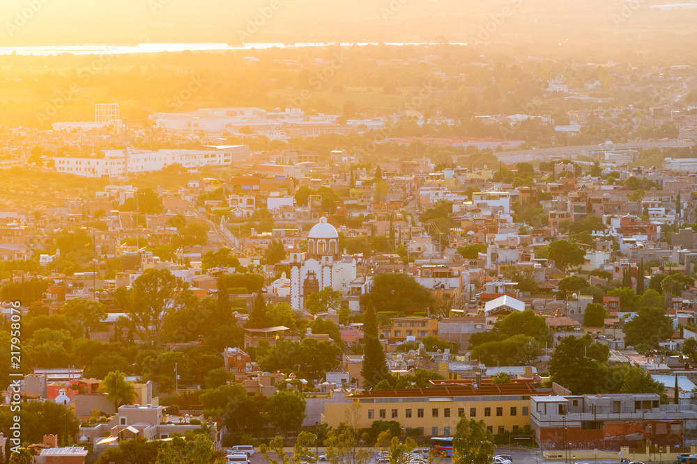 Fototapeta premium San Miguel de Allende widok na miasto o zachodzie słońca lub o zmierzchu