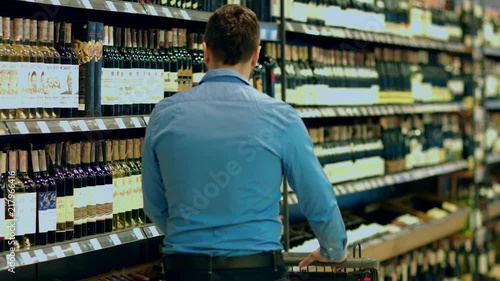 Wallpaper Mural Sommelier chooses wine according to client's request Torontodigital.ca