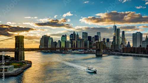 Canvas Print New York Skyline with Brooklyn Bridge Hudson River Manhatten dur
