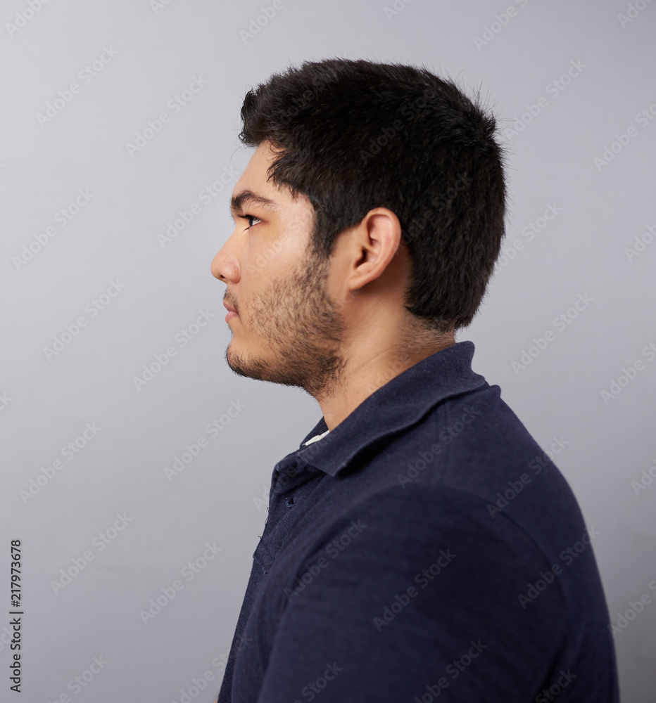 Obraz premium Young man profile view
