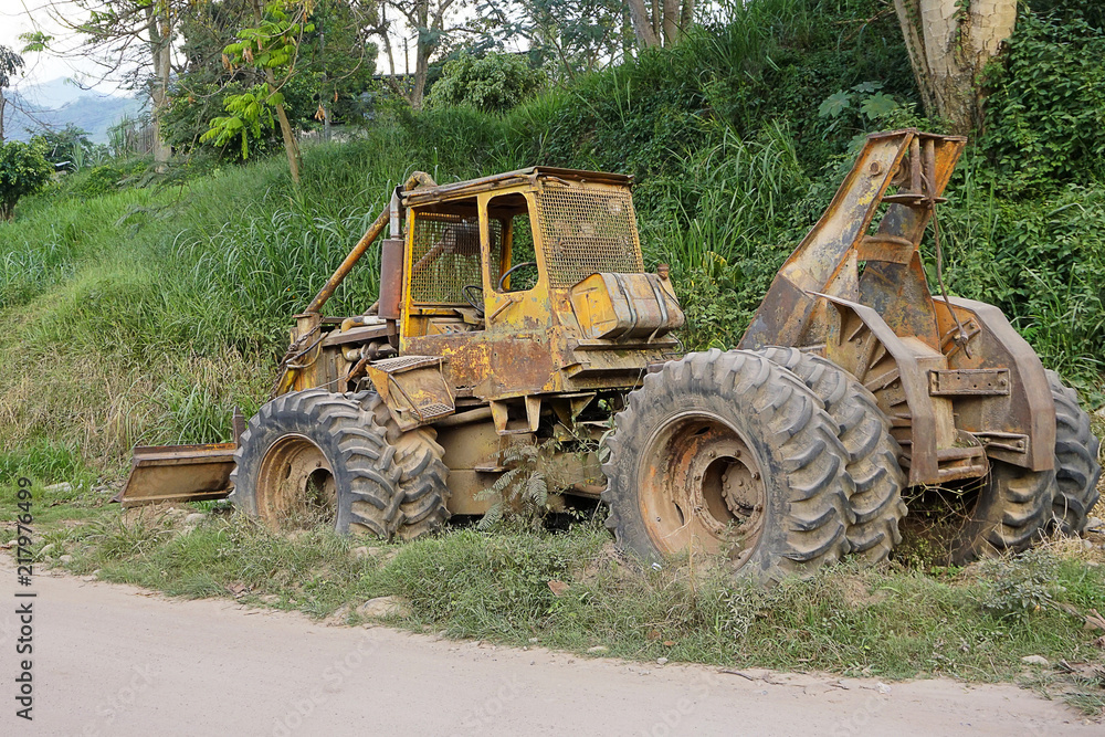Obraz premium tractor viejo