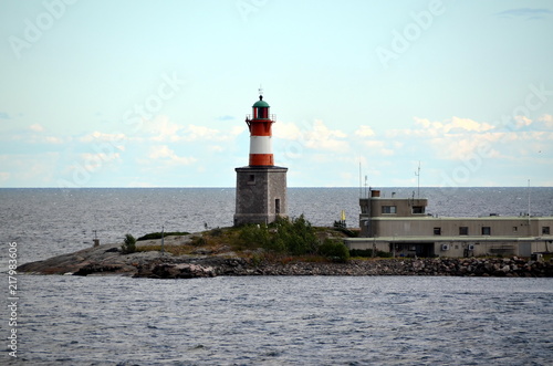 Lighthouse on the rocks in the Baltic Sea, Scandinavia © svglass