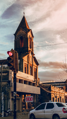 atardecer frente a la iglesia
