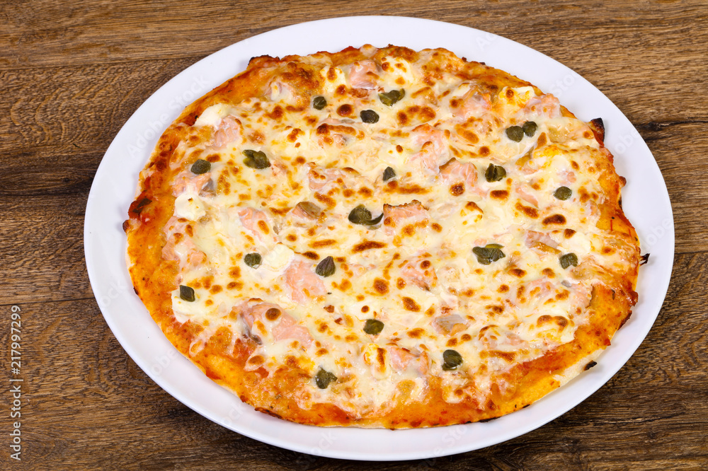 Pizza with salmon and capers