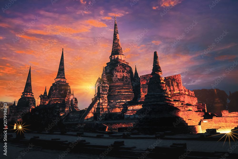 Fototapeta premium The ruins of the old temple in Ayutthaya historical park at sunset, Ayutthaya, Thailand