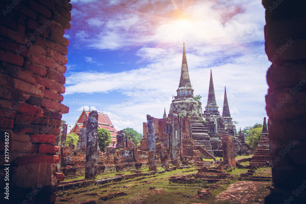 Obraz premium Wat Phra Sri Sanphet. The ruins of the old temple in Ayutthaya historical park, Ayutthaya, Thailand