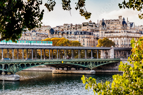Quais de Seine à Paris © fabrice